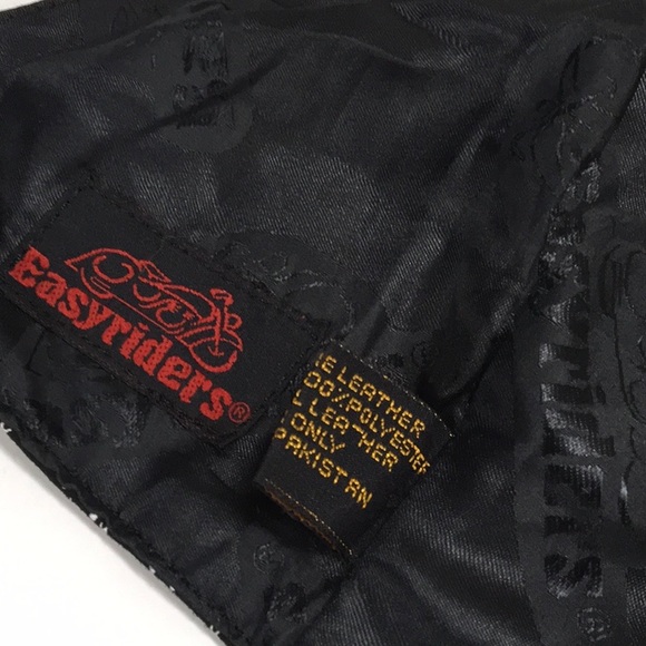 Chic Black and White halter bandanaTop. - Picture 6 of 7